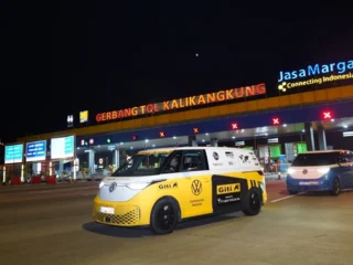 ID. BUZZ Mampir ke Surabaya: Nostalgia VW Kombi dalam Wujud Mobil Listrik Futuristik