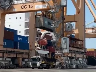 Operasional Pelabuhan Petikemas Surabaya Normal Saat Cengkeh Terkontaminasi Radioaktif Tiba