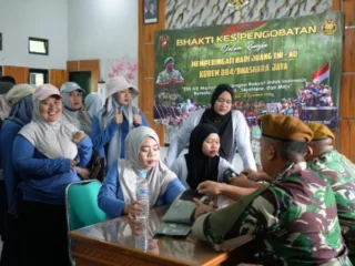 Ratusan Warga Sidoarjo Berobat Gratis di Bakti Kesehatan Korem 084 Bhaskara Jaya