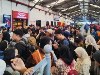 KAI Daop 8 Surabaya : Hari Ini Puncak Mudik Nataru, 49.583 Penumpang Naik Kereta Api