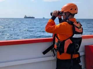 Hari Ke-2 ABK MT Kusuma Hilang di Perairan Sampang