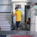 Polda Jatim Bakti Sosial Daur Ulang Sampah dan Bersihkan Masjid