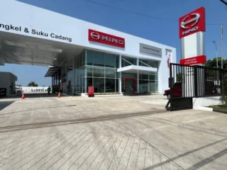 Hino Resmikan Dealer Baru di Banyuwangi, Perkuat Layanan Purna Jual