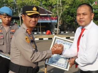 Kasat Reskrim Polres Sampang Terima Penghargaan Usai Tangani Kasus Pemerkosaan Anak