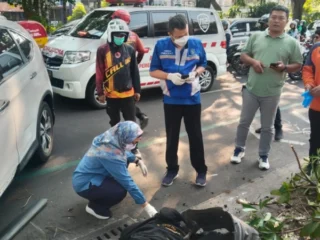 Tabrakan CRV, Beat dan Vega di Surabaya Sebabkan Pemotor Meninggal