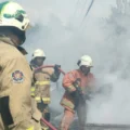 Bedeng Kuli di Made Terbakar, DPKP Surabaya Kerahkan 4 Mobil Damkar